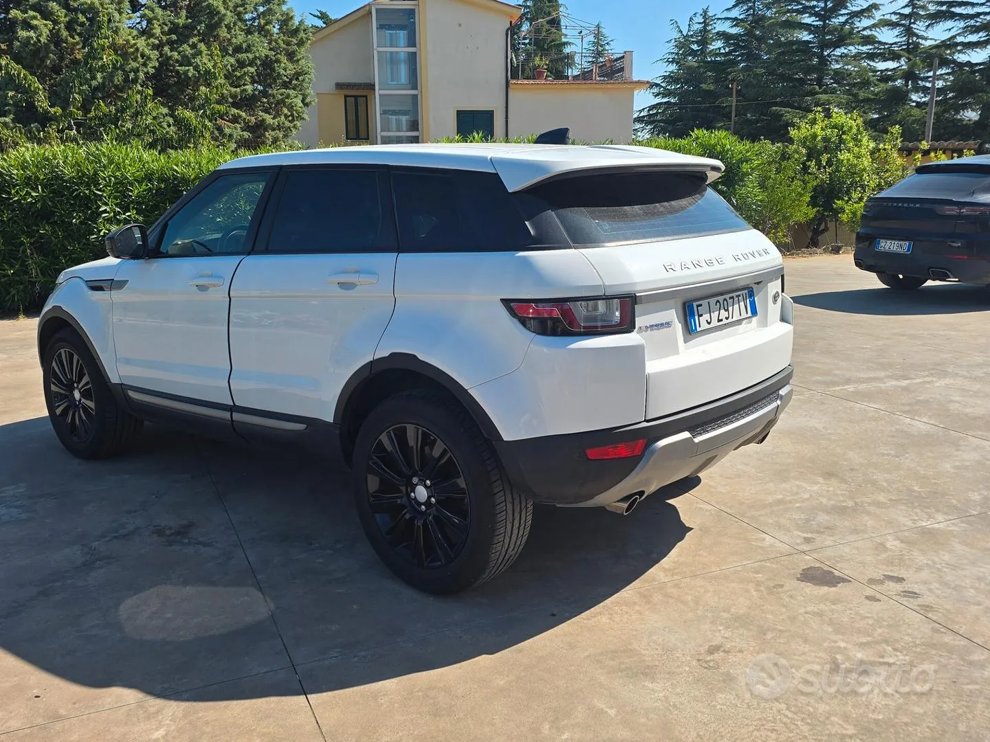 Land Rover Range Rover Evoque 2017 photo 3