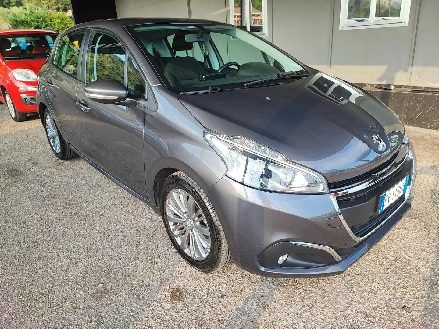 Peugeot 208 2019 photo 3
