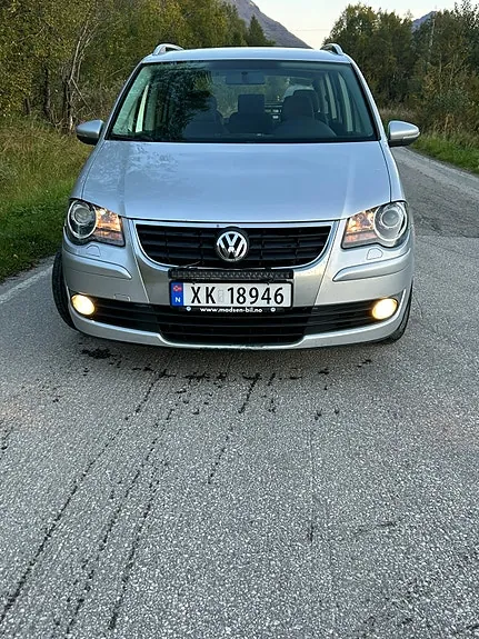 Volkswagen Touran 2010 photo 2