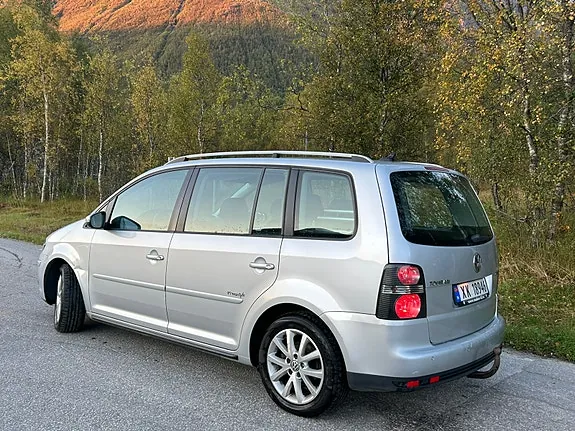 Volkswagen Touran 2010 photo 5