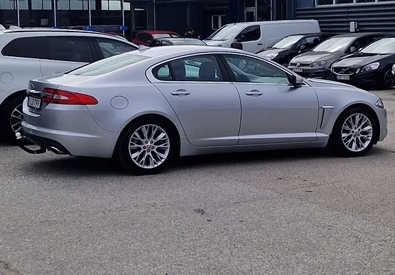 Jaguar Xf 2014 photo 2
