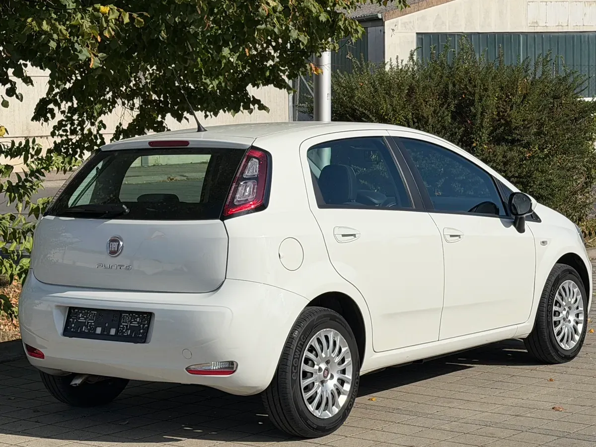 Fiat Grande Punto 2012 photo 2