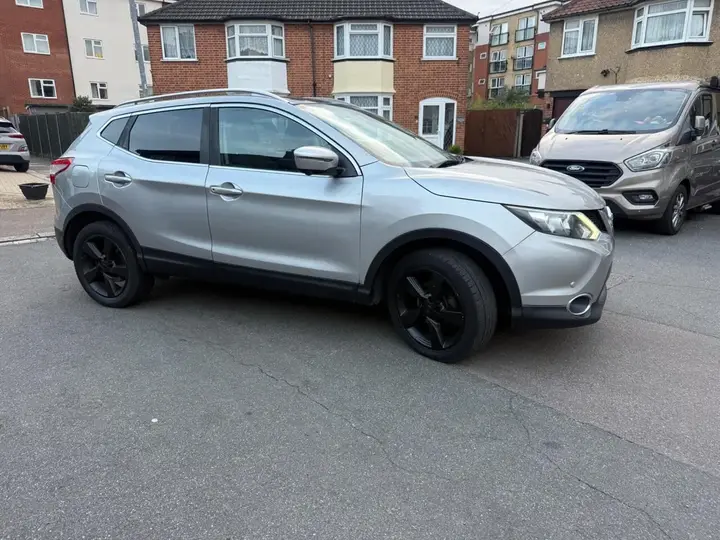 Nissan Qashqai 2015 photo 2