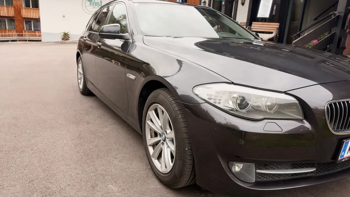 BMW 5 Series 2012 photo 2