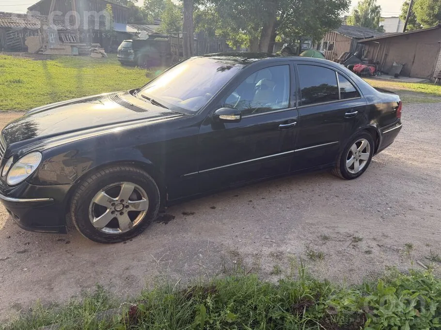 Mercedes-Benz E320 2003 photo 2