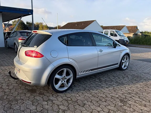 Seat Leon 2012 photo 3