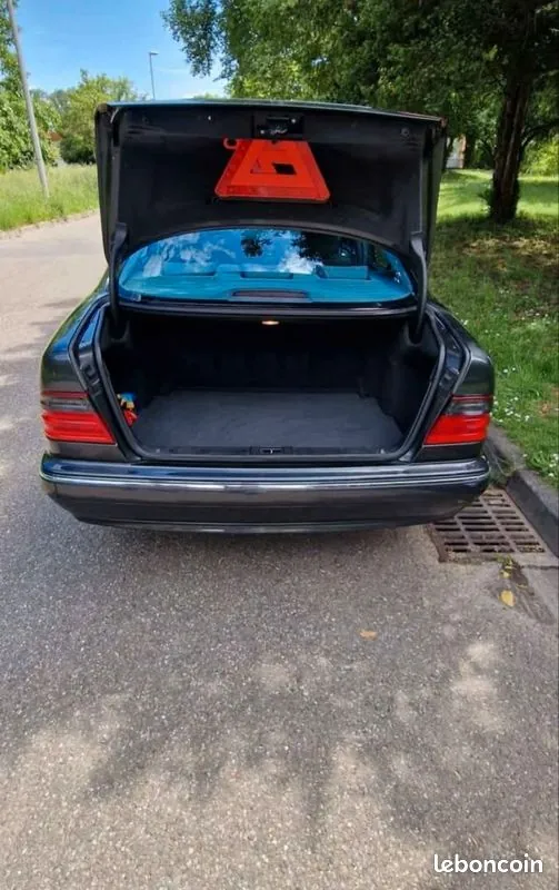 Mercedes-Benz E-Class 2000 photo 2