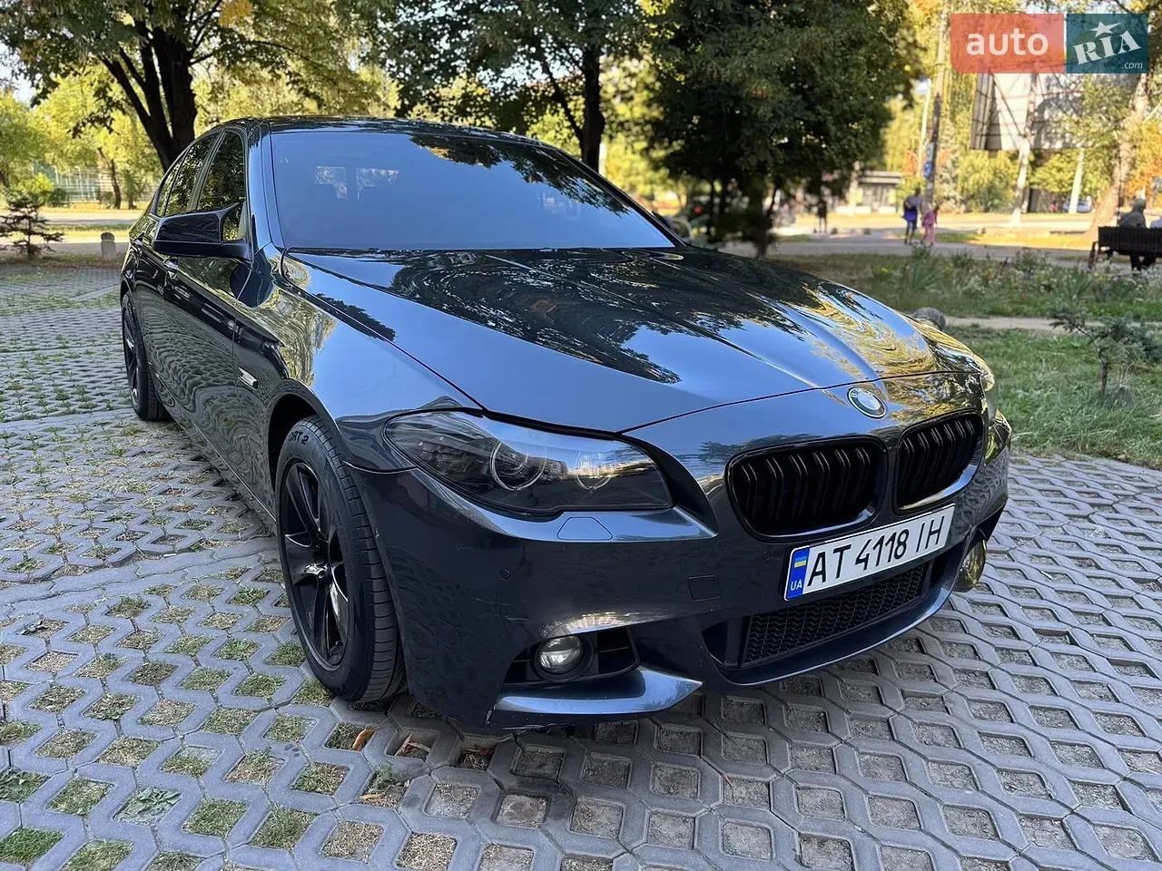 BMW 5 Series 2012 photo 2