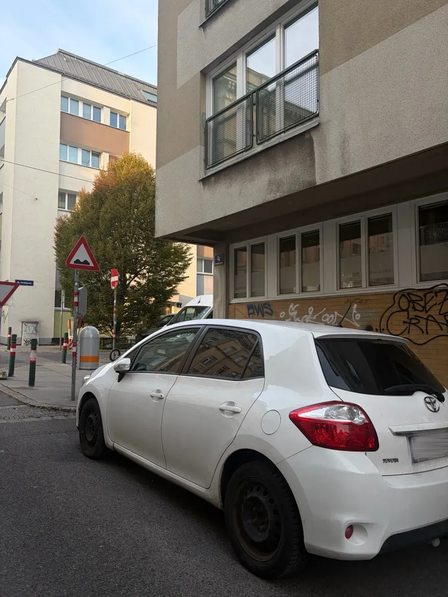 Toyota Auris 2010 photo 2