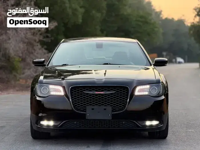 Chrysler 300 2021 photo 2