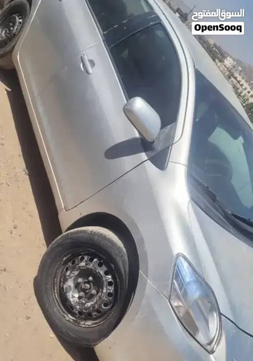 Toyota Yaris 2012 photo 2