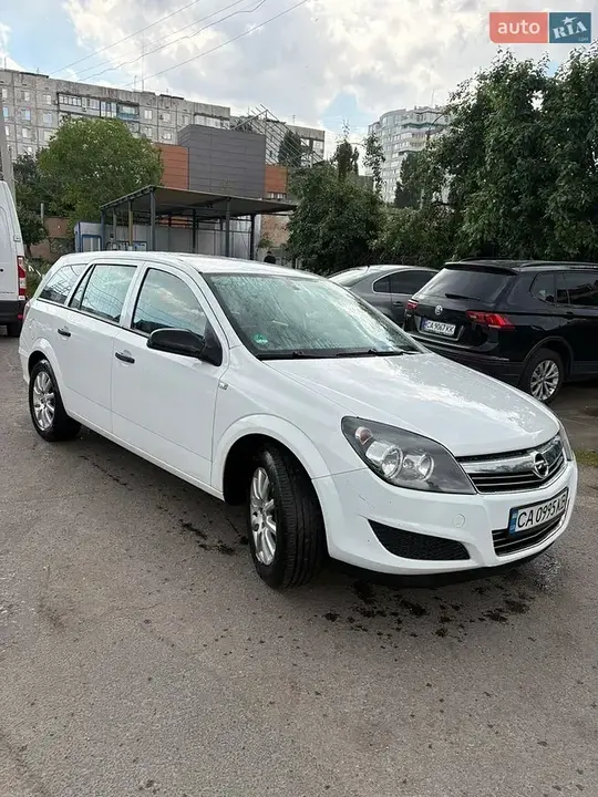 Opel Astra 2009 photo 2