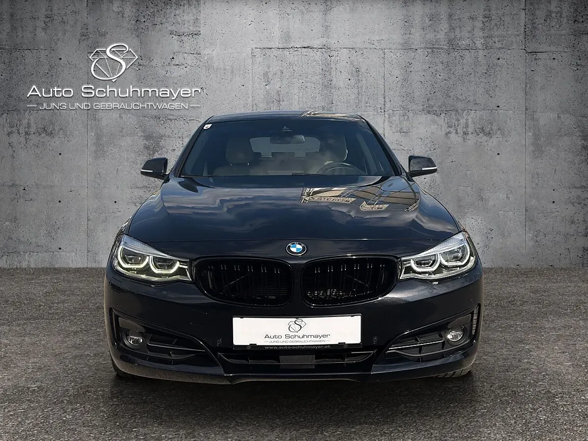 BMW 3 Series 2018 photo 2