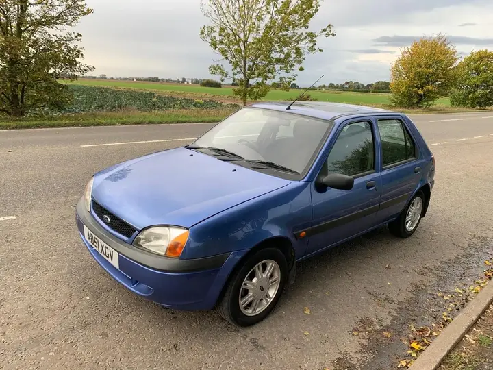 Ford Fiesta 2002 photo 2