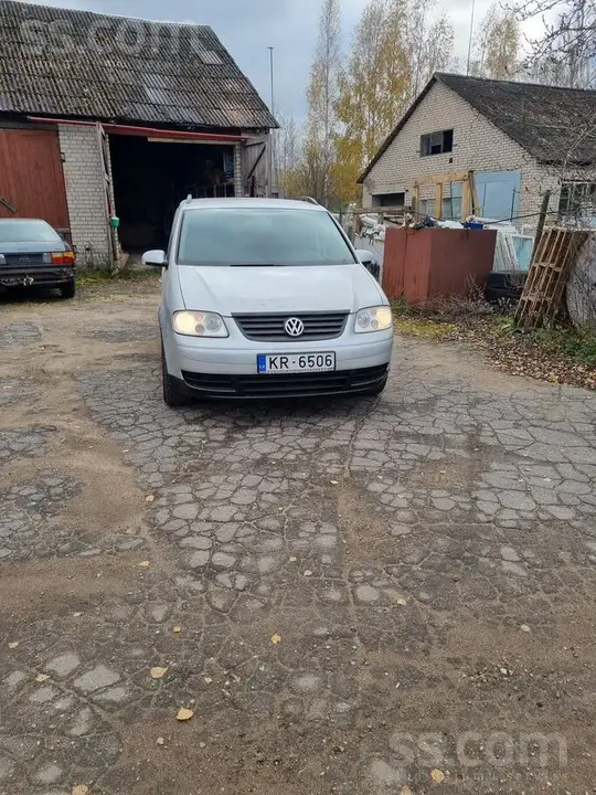 Volkswagen Touran 2004 photo 2