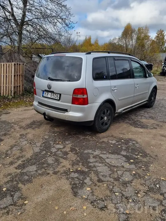 Volkswagen Touran 2004 photo 4