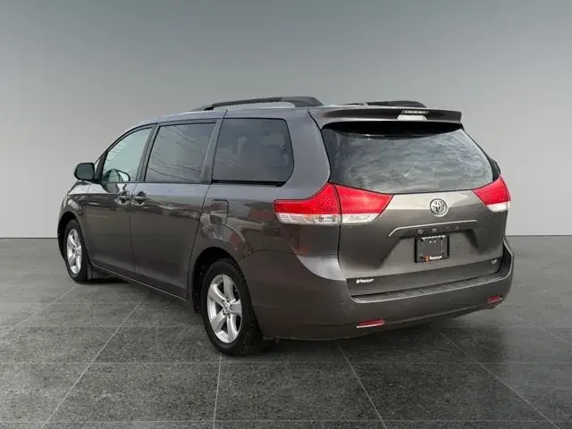 Toyota Sienna 2012 photo 4