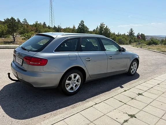 Audi A4 2010 photo 4