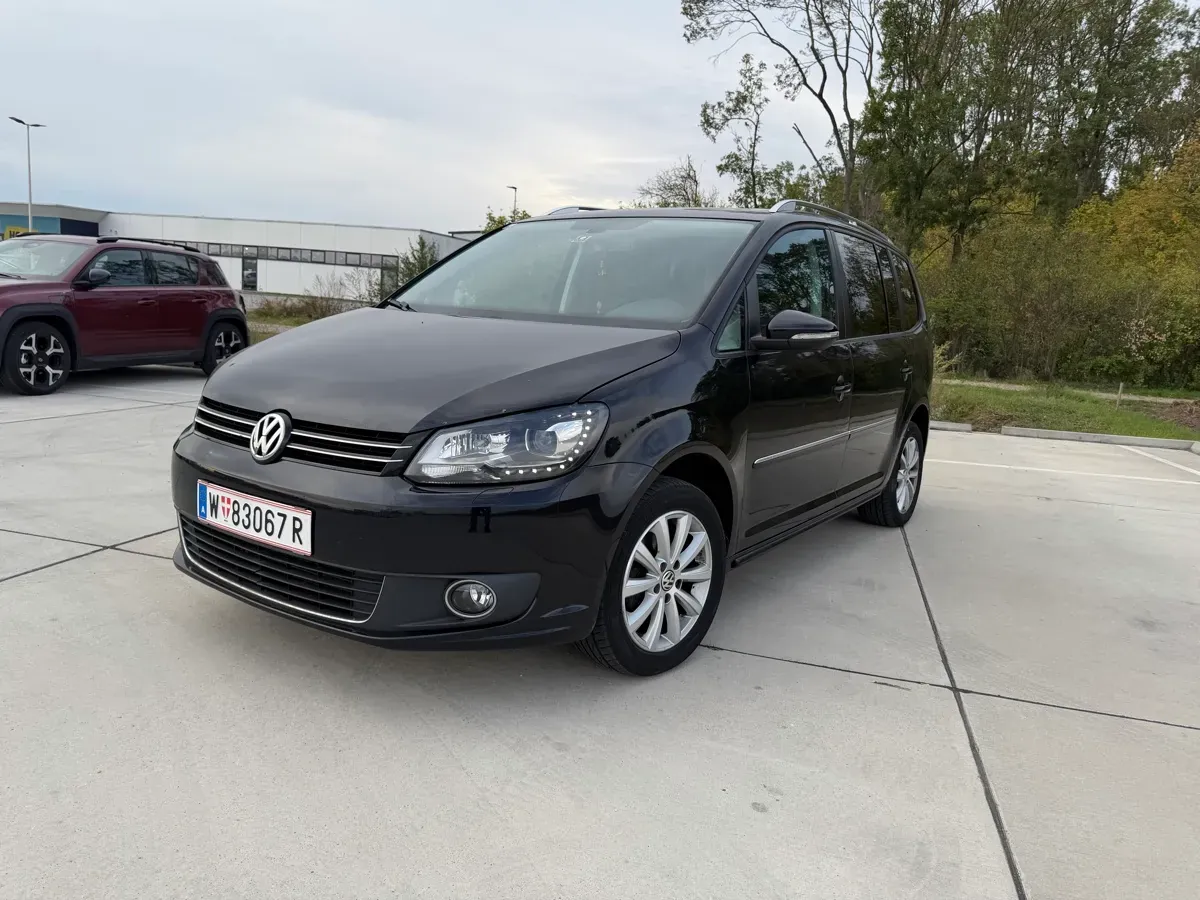 Volkswagen Touran 2012 photo 2