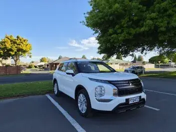 Mitsubishi Outlander 2023 photo 4