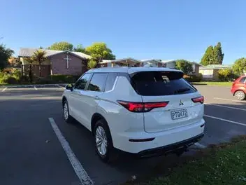 Mitsubishi Outlander 2023 photo 2