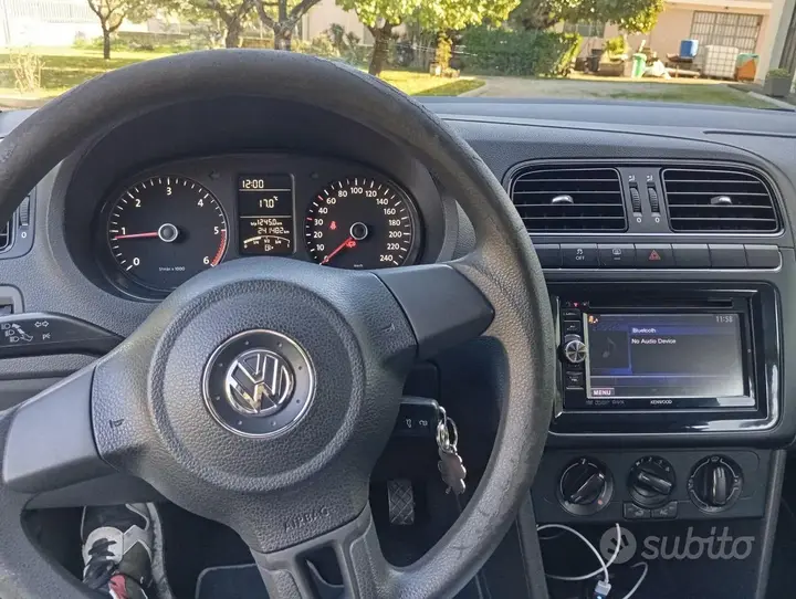 Volkswagen Polo 2014 photo 2