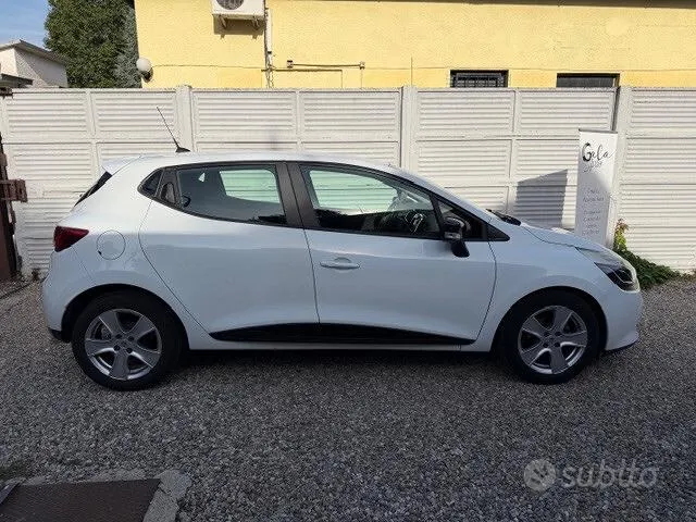 Renault Clio 2013 photo 2