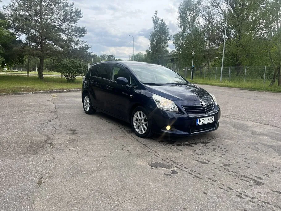 Toyota Verso 2012 photo 2