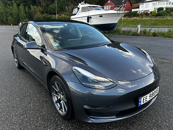 Tesla Model 3 2023 photo 3