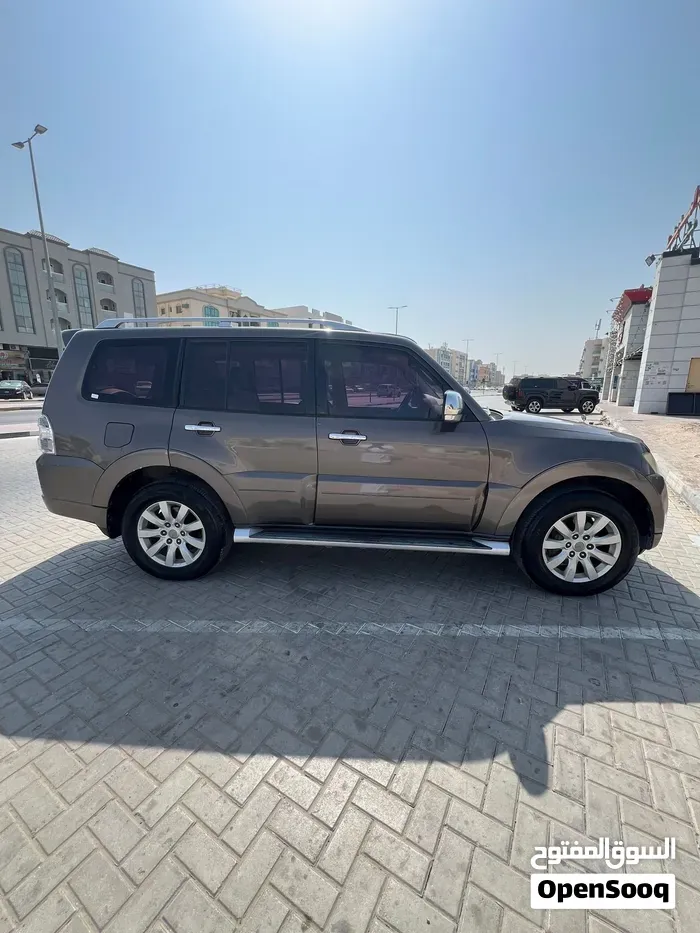 Mitsubishi Pajero 2010 photo 2