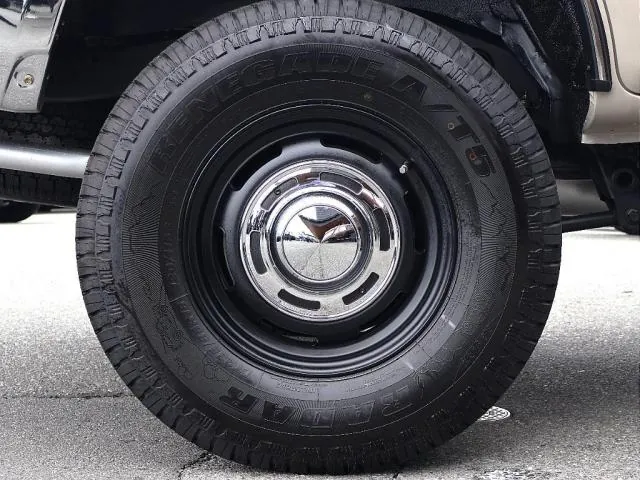 Toyota Hilux Surf 2000 photo 3