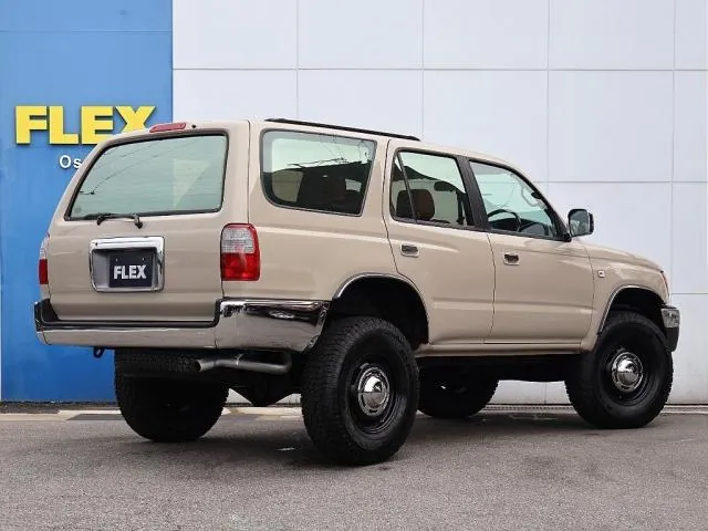 Toyota Hilux Surf 2000 photo 2