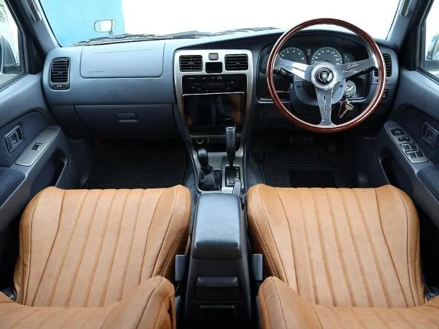 Toyota Hilux Surf 2000 photo 4