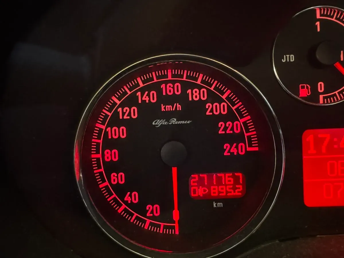 Alfa Romeo 147 2008 photo 2