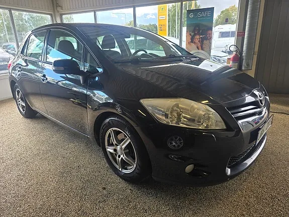 Toyota Auris 2010 photo 2