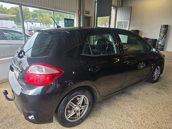 Toyota Auris 2010 photo 3