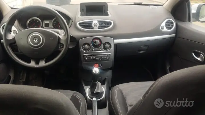 Renault Clio 2012 photo 3