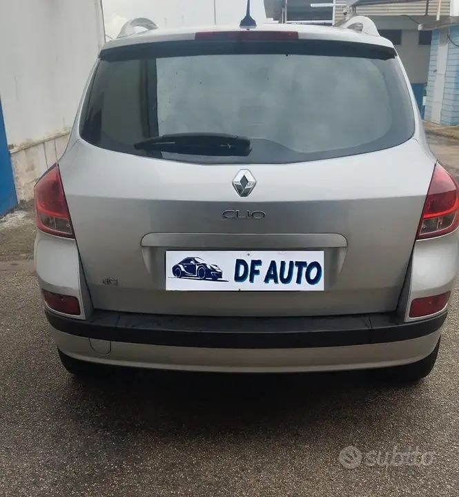 Renault Clio 2012 photo 2