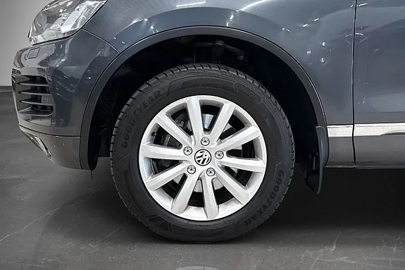Volkswagen Touareg 2011 photo 2