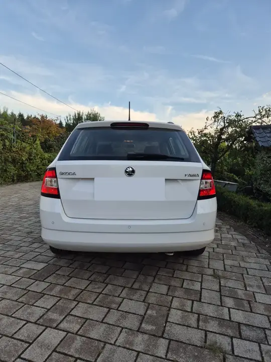 Skoda Fabia 2017 photo 3