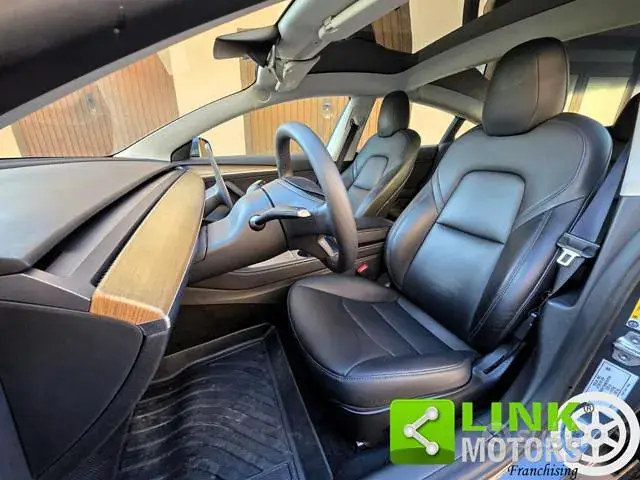 Tesla Model 3 2022 photo 4