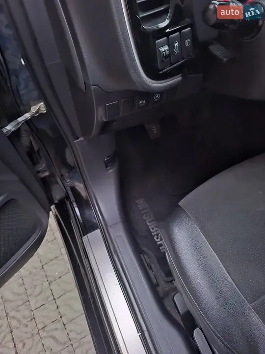 Mitsubishi Outlander 2012 photo 5