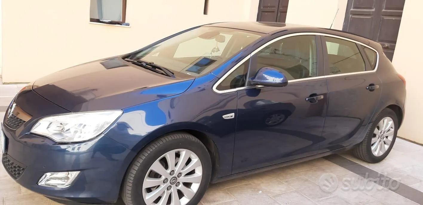 Opel Astra 2011 photo 3