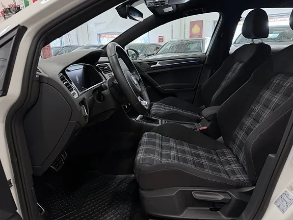 Volkswagen Golf I 2020 photo 3