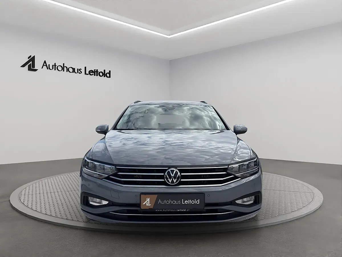 Volkswagen Passat 2024 photo 2