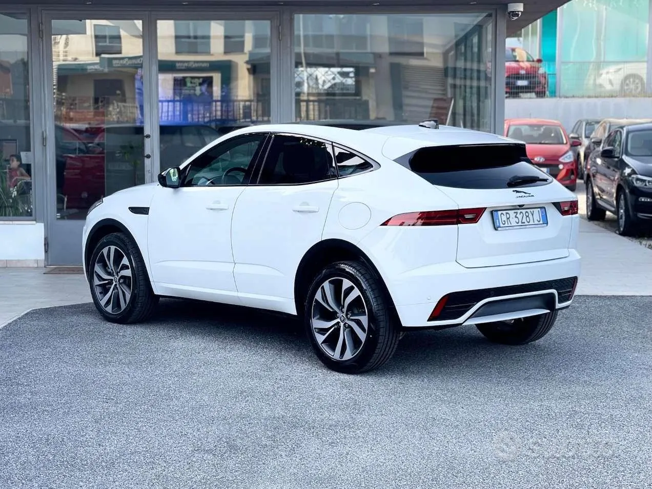 Jaguar E-Pace 2023 photo 4
