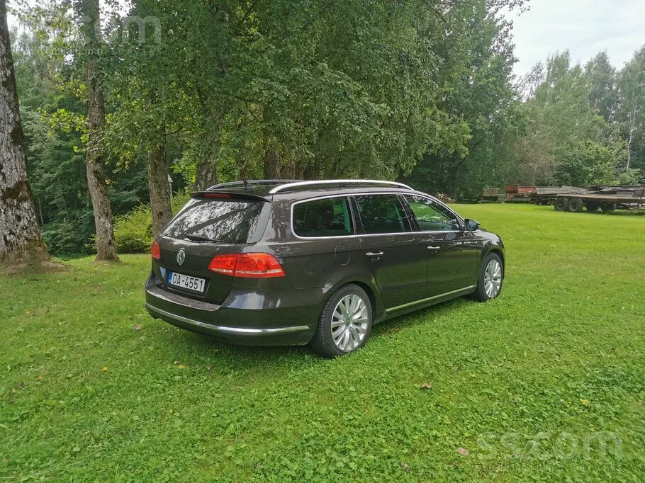 Volkswagen Passat 2011 photo 2