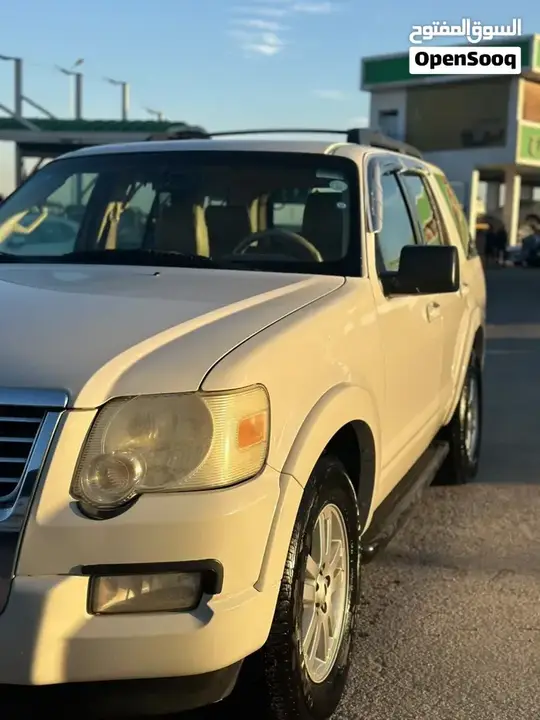 Ford Explorer 2010 photo 2