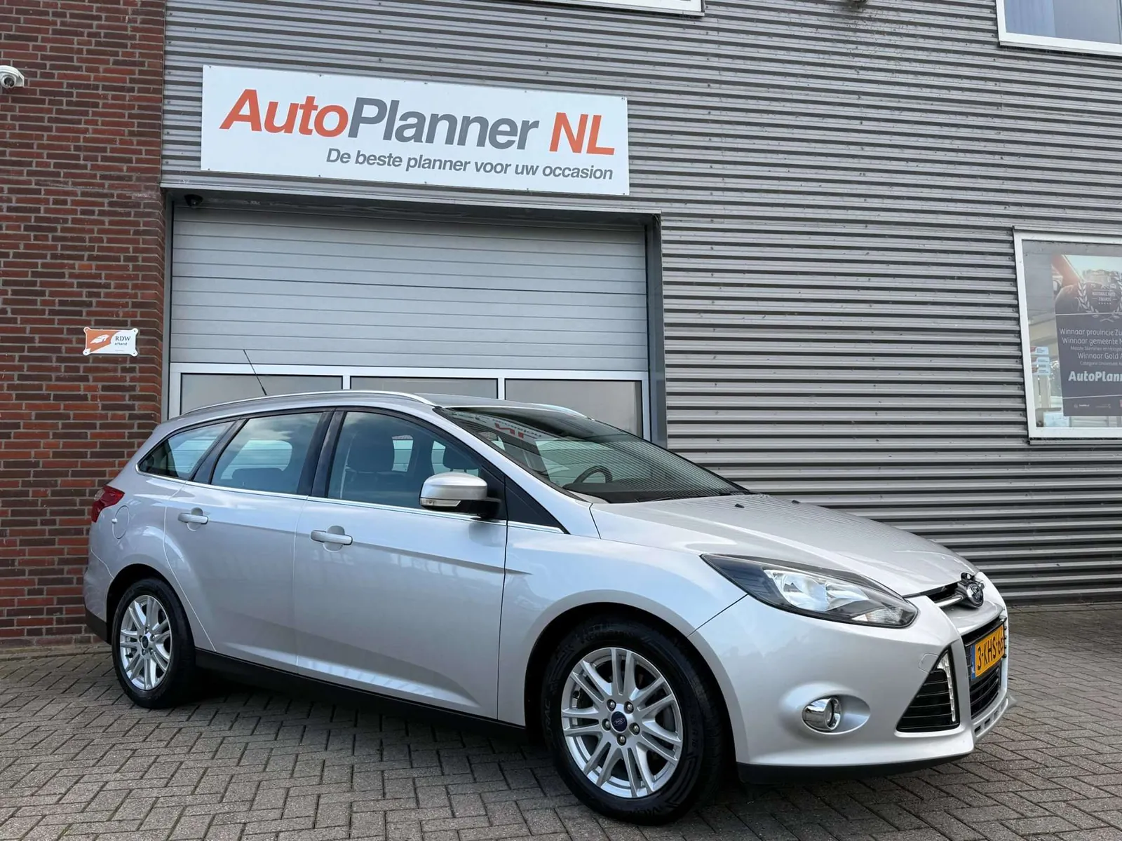 Ford Focus Wagon 2013 photo 2