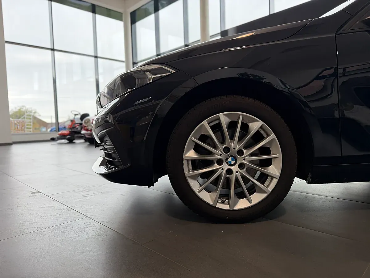 BMW 1 Series 2022 photo 3